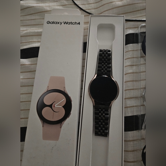 Galaxy Watch4 with Accessories